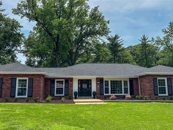 358 Gascony Way, Warson Woods, MO 63122
