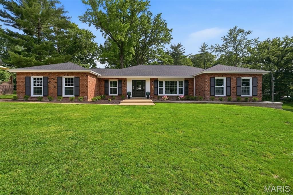 358 Gascony Way, Warson Woods, MO 63122 Main Photo