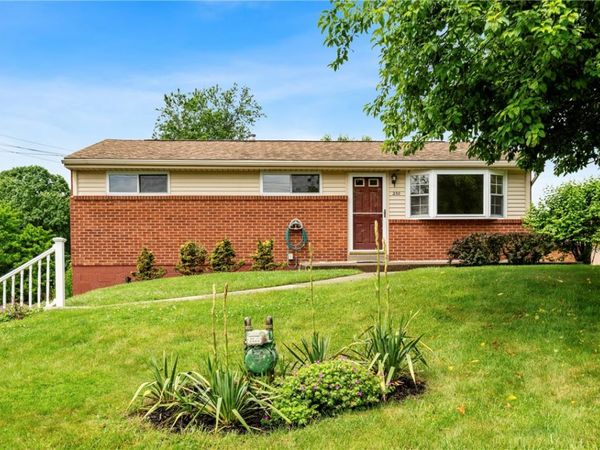 250 Burch Dr, Moon Twp, PA 15108