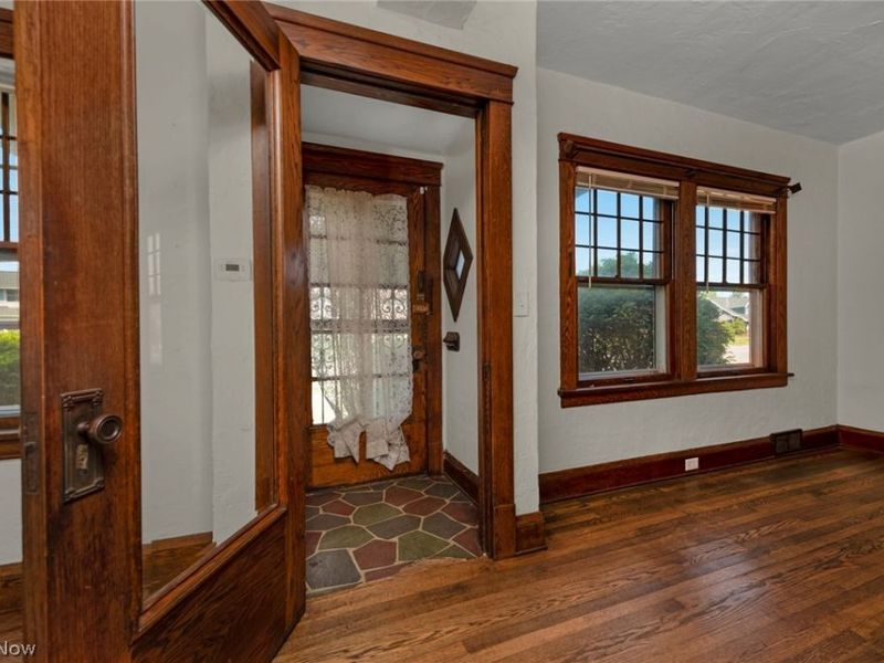 15242 Lake Shore Boulevard, Cleveland, OH 44110 Photo 13
