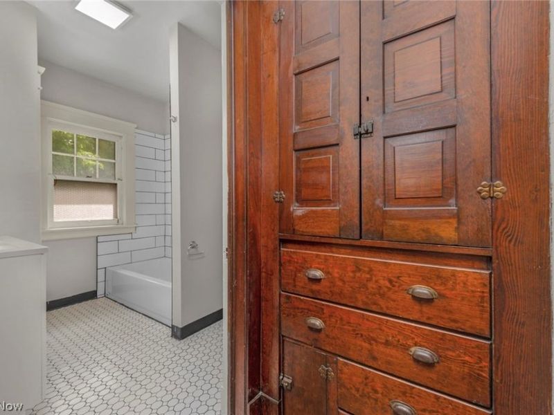 15242 Lake Shore Boulevard, Cleveland, OH 44110 Photo 23