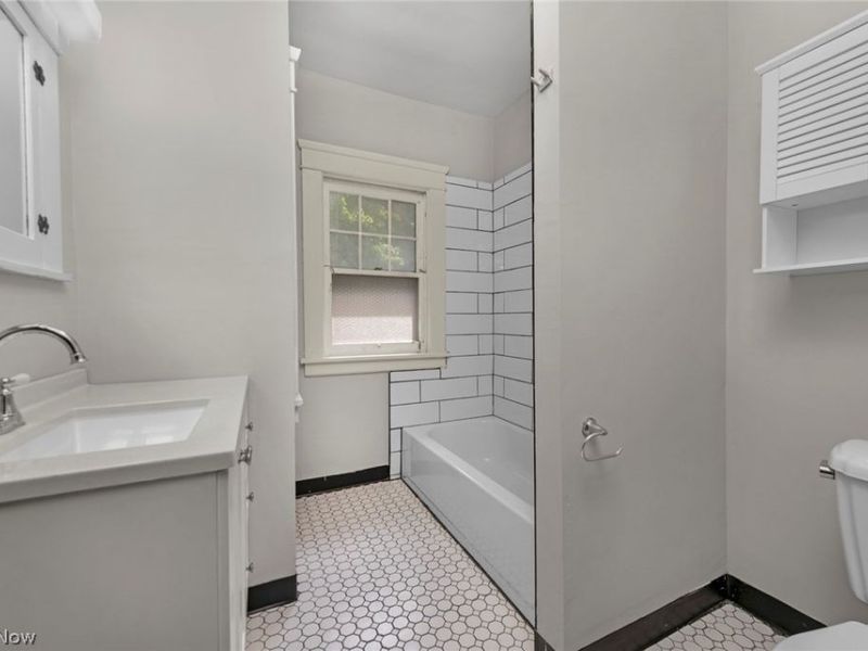 15242 Lake Shore Boulevard, Cleveland, OH 44110 Photo 24