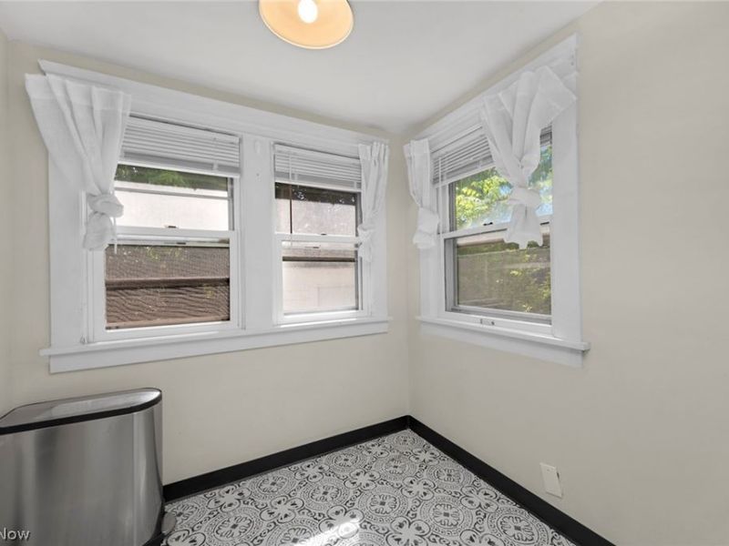 15242 Lake Shore Boulevard, Cleveland, OH 44110 Photo 5