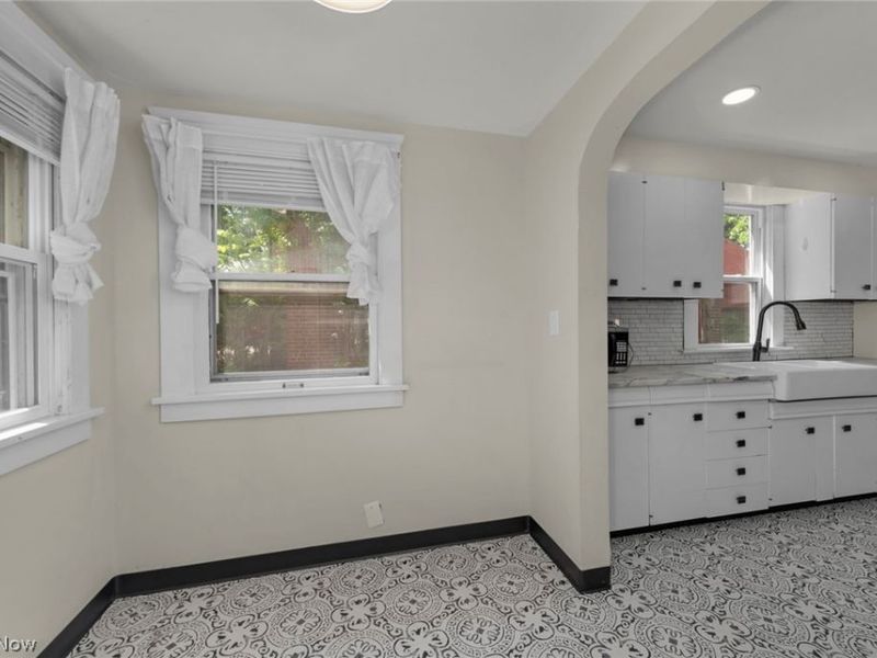 15242 Lake Shore Boulevard, Cleveland, OH 44110 Photo 6
