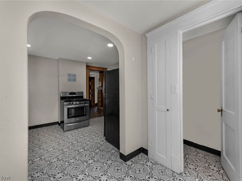 15242 Lake Shore Boulevard, Cleveland, OH 44110 Photo 7
