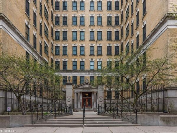 559 W Surf Street, Unit 800, Chicago, IL 60657