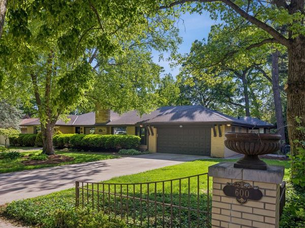 600 Midway Park Avenue , Glen Ellyn, IL 60137
