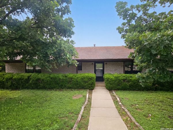 306 RANCHERO RD, Kerrville, TX 78028