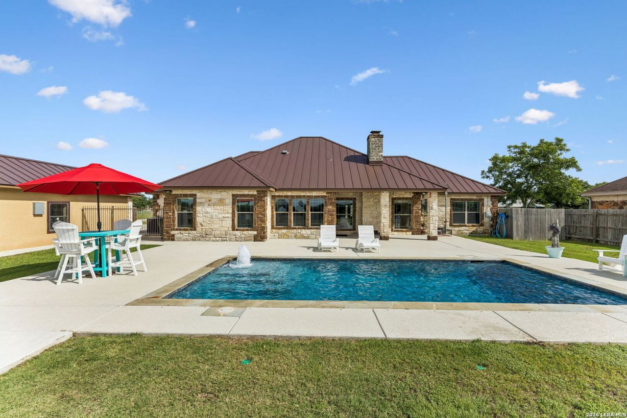 324 Kimbrough Rd, Seguin, TX 78155 Main Photo