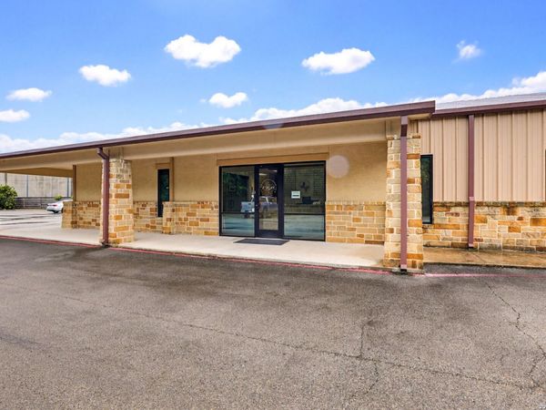 11550 N NORTH LOOP RD, San Antonio, TX 78216