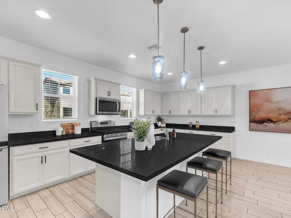 1188 S SUNSET Drive, Chandler, AZ 85286