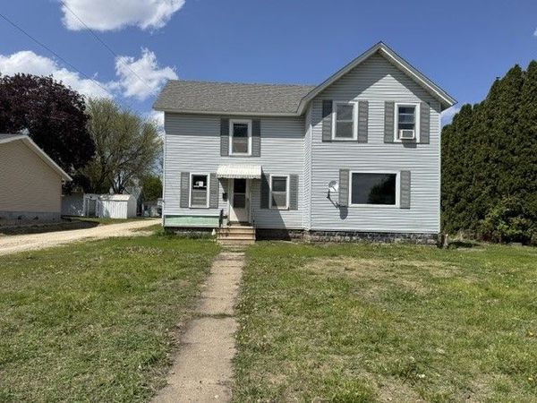 125 Jackson Street W, Winthrop, IA 50682