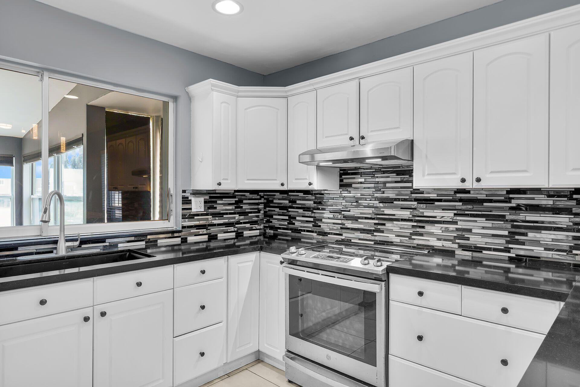 304 2nd Ter, Key Largo, FL 33037 Photo