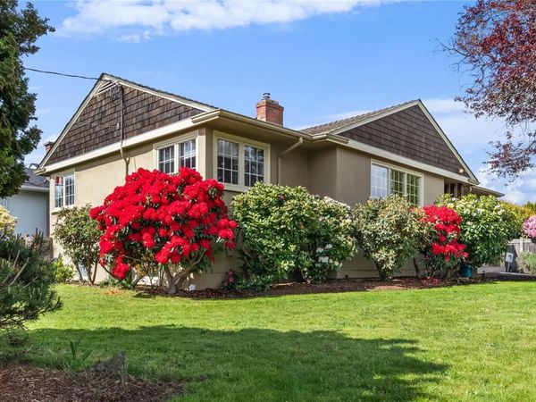 2678 Dunlevy St, Oak Bay, BC V8R 5Z2