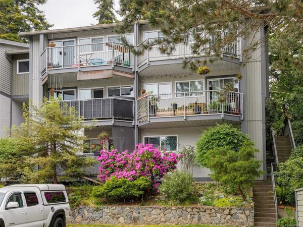 518 Carnation Pl , Saanich, BC V8Z 6G6