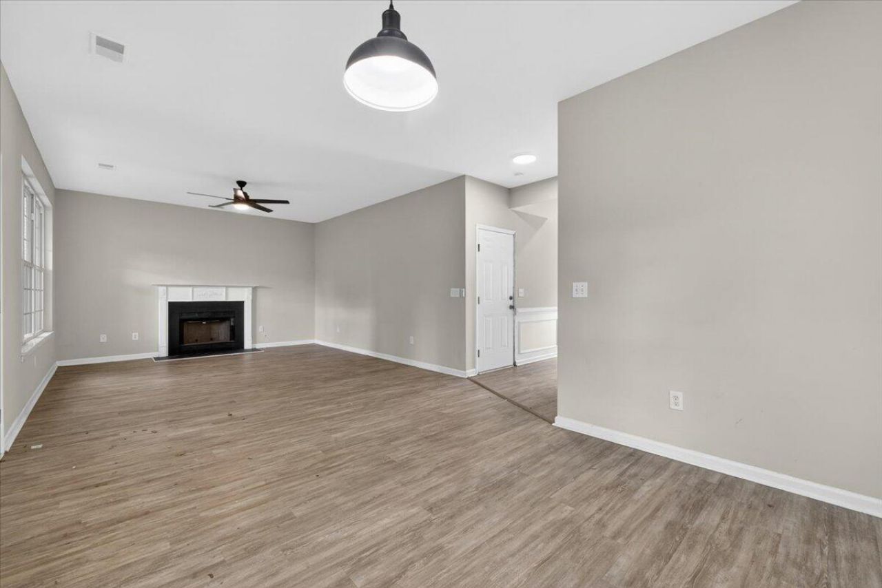 215 Evesham Drive Photo 10