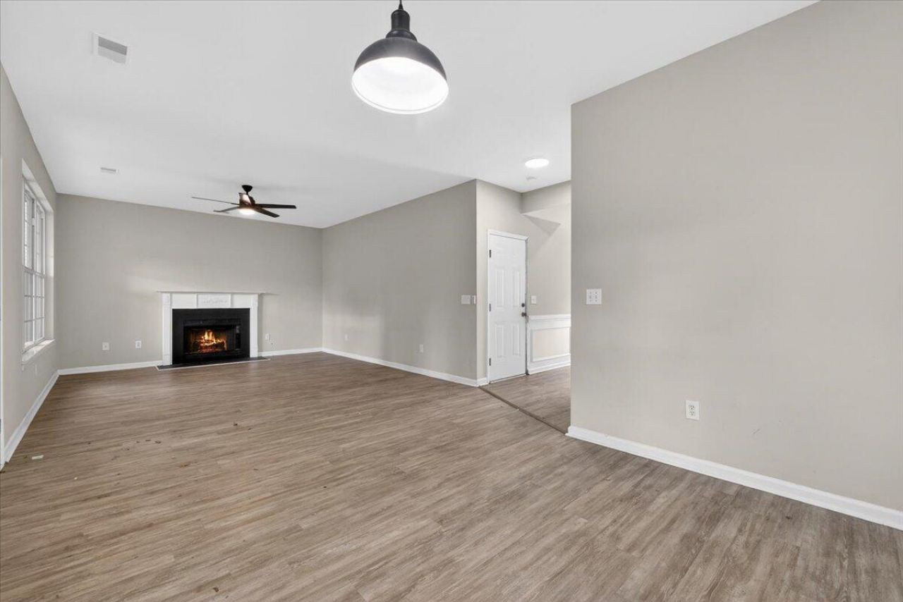 215 Evesham Drive Photo 11