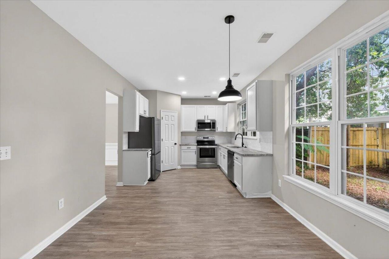 215 Evesham Drive Photo 12