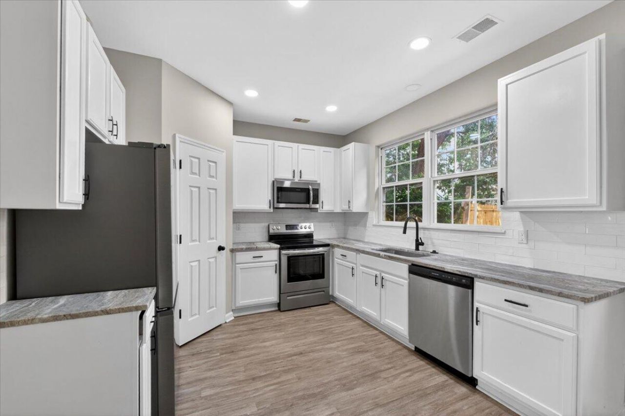 215 Evesham Drive Photo 13