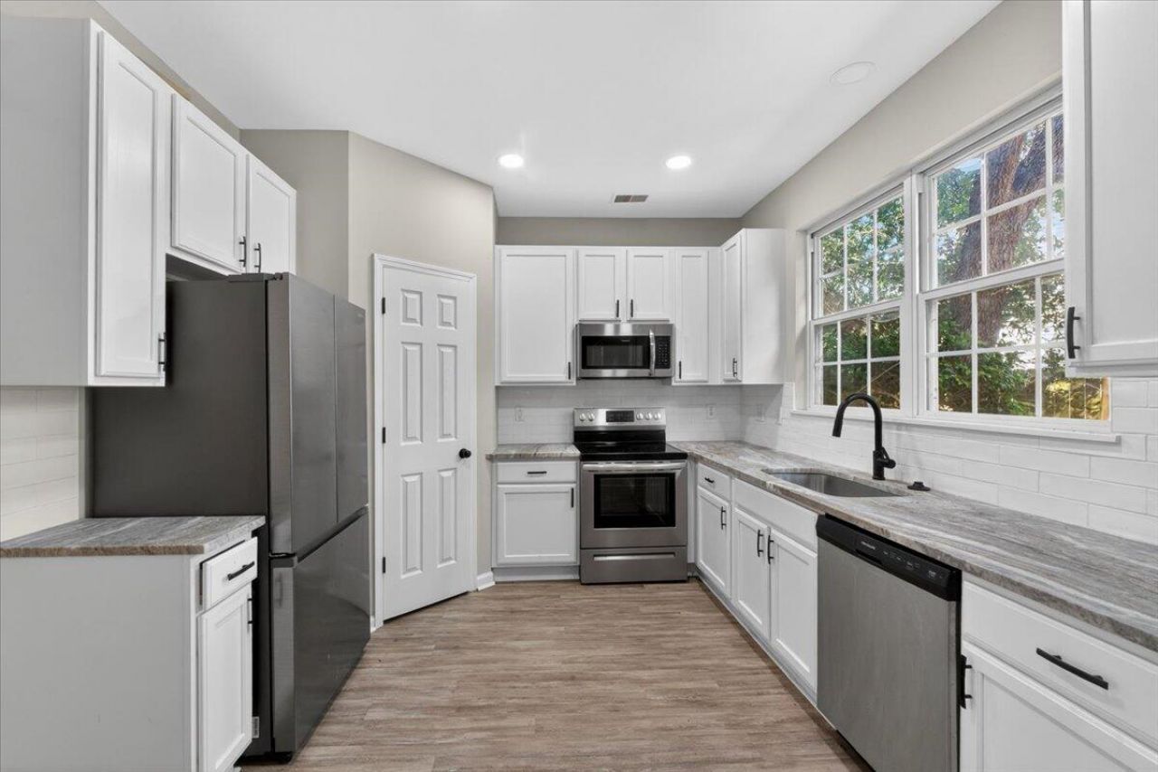 215 Evesham Drive Photo 14
