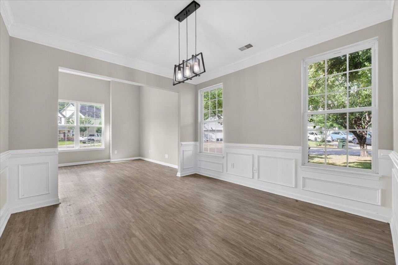 215 Evesham Drive Photo 18