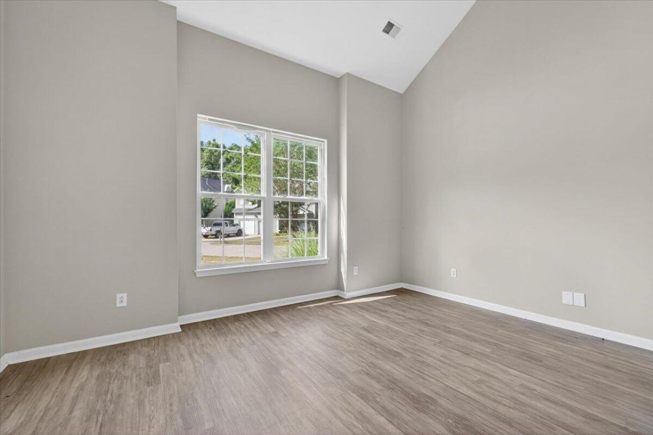 215 Evesham Drive Photo 21