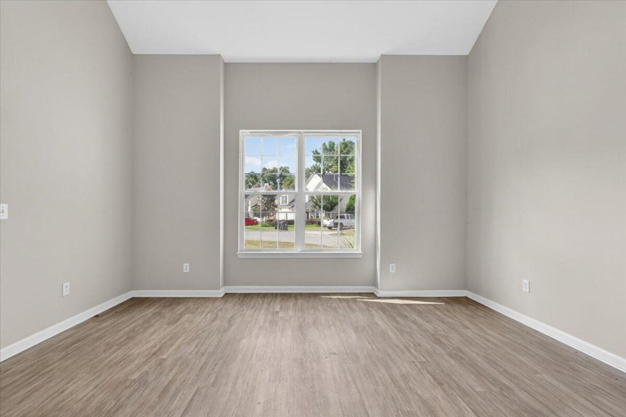 215 Evesham Drive Photo 22