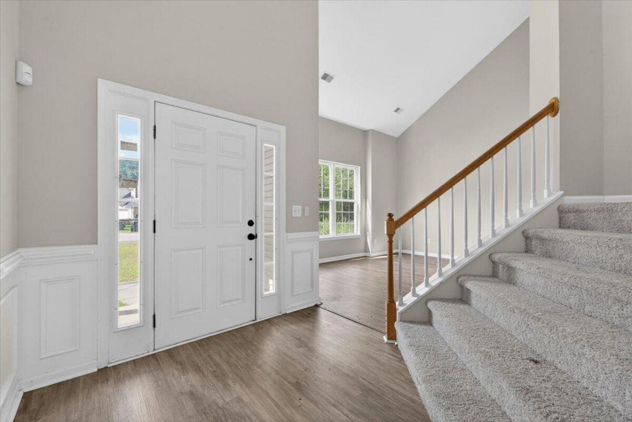 215 Evesham Drive Photo 24
