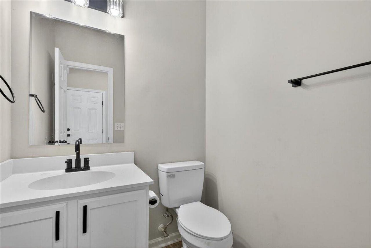 215 Evesham Drive Photo 27