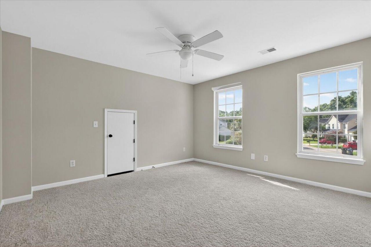 215 Evesham Drive Photo 28