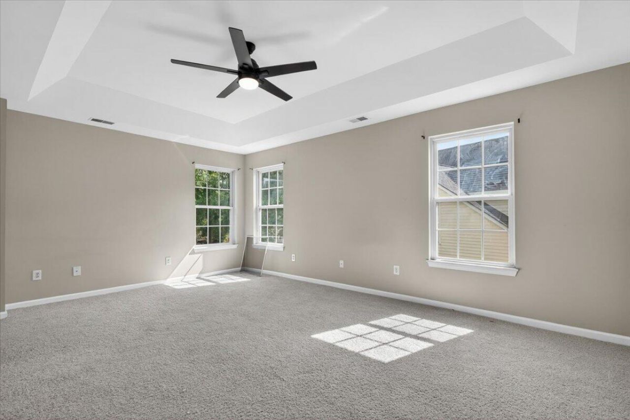 215 Evesham Drive Photo 29