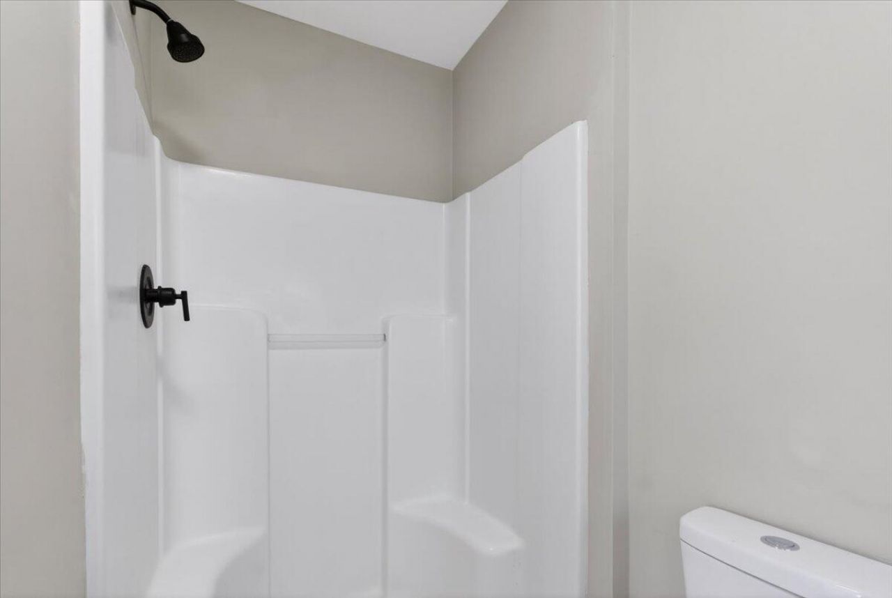 215 Evesham Drive Photo 32