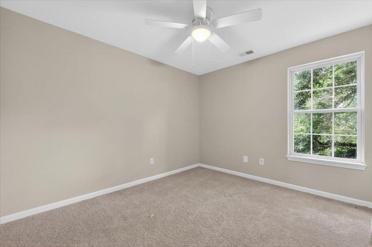 215 Evesham Drive Photo 36