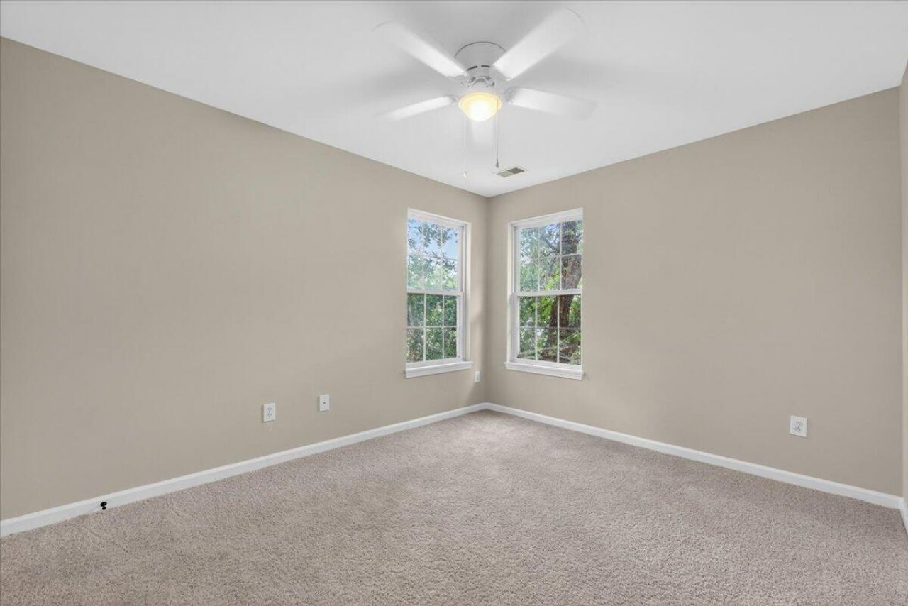 215 Evesham Drive Photo 38