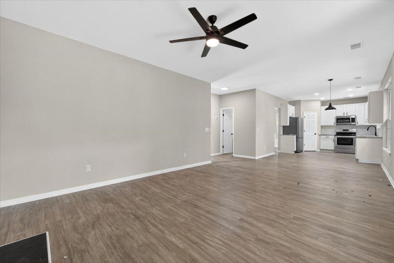 215 Evesham Drive Photo 6