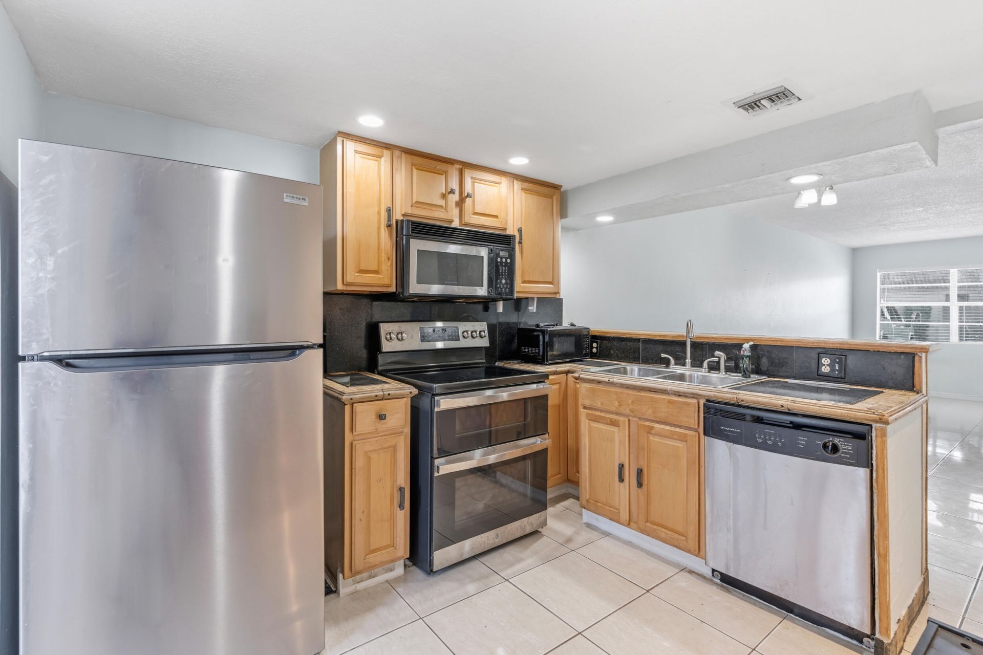 3777 NW 78th Avenue, Unit 1b, Davie, FL 33024 Photo