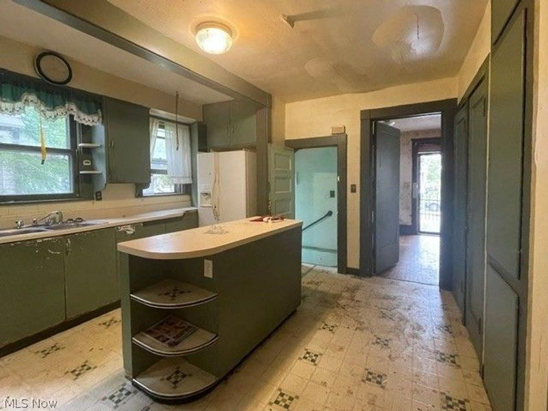 3890 W 34th Street, Cleveland, OH 44109 Photo 12