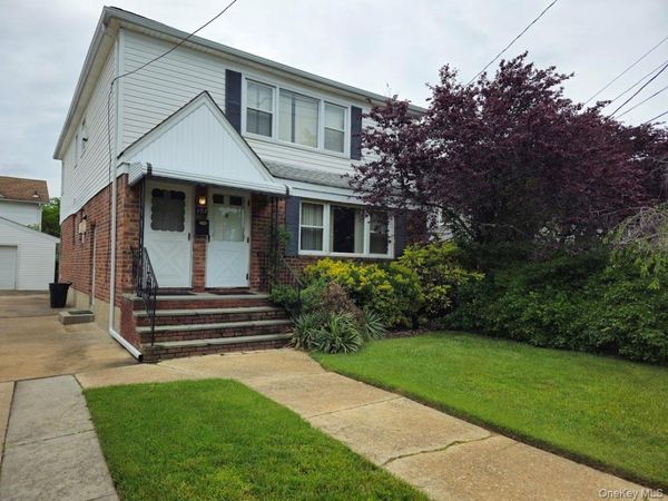 107 Union Avenue , Lynbrook, NY 11563