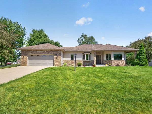 801 Grandview Court SE, Stewartville, MN 55976
