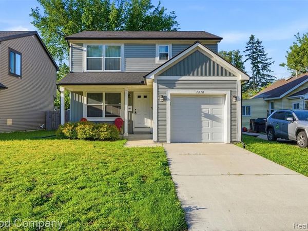 1218 E Bernhard Avenue, Hazel Park, MI 48030