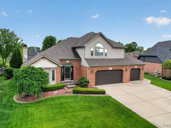 46582 Middle Brook Drive, Macomb Twp, MI 48044