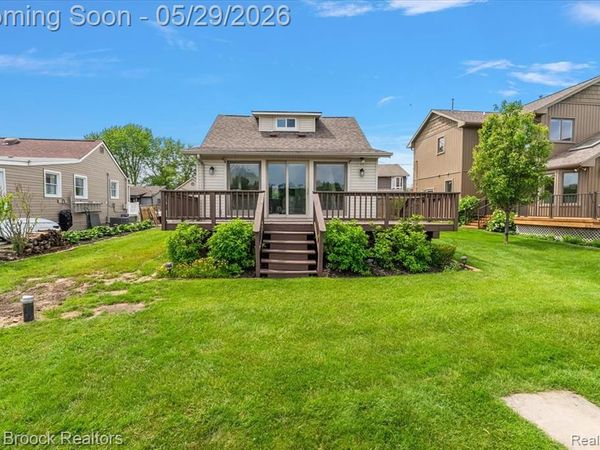 1323 Castlewood Drive, White Lake Twp, MI 48386