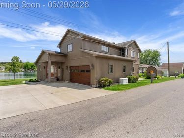 1317 Castlewood Drive, White Lake Twp, MI 48386