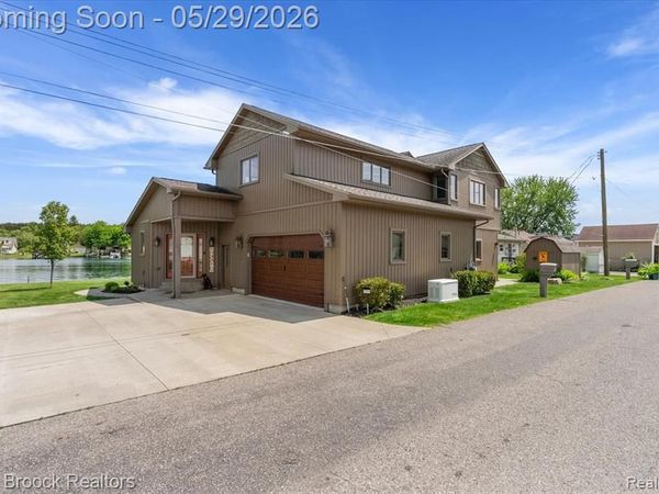 1317 Castlewood Drive, White Lake Twp, MI 48386