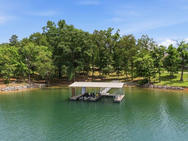 692 Peninsula Way, Houston, AL 35572