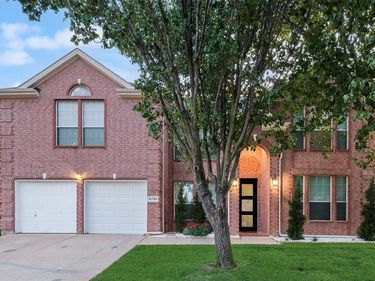 11709 Pheasant Creek Drive, Fort Worth, TX 76244