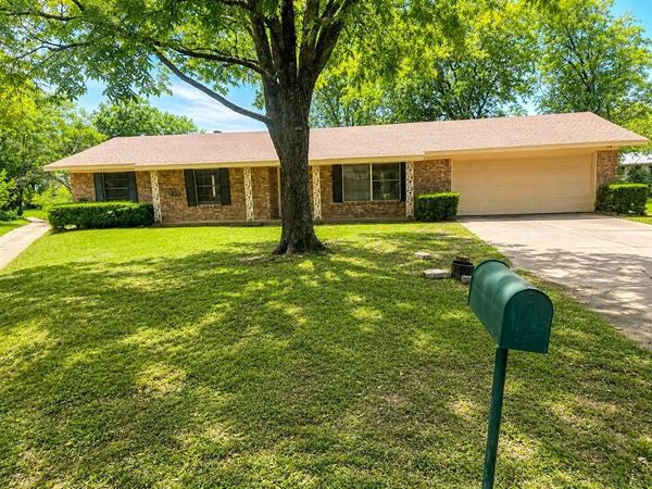 1141 Bowie Street , Sulphur Springs, TX 75482