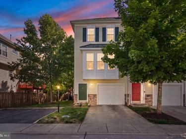 22946 FONTWELL SQUARE, STERLING, VA 20166