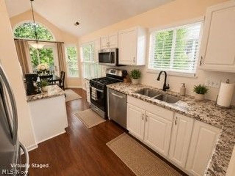 244 Vista Circle, Unit 15B, North Olmsted, OH 44070 Photo 11