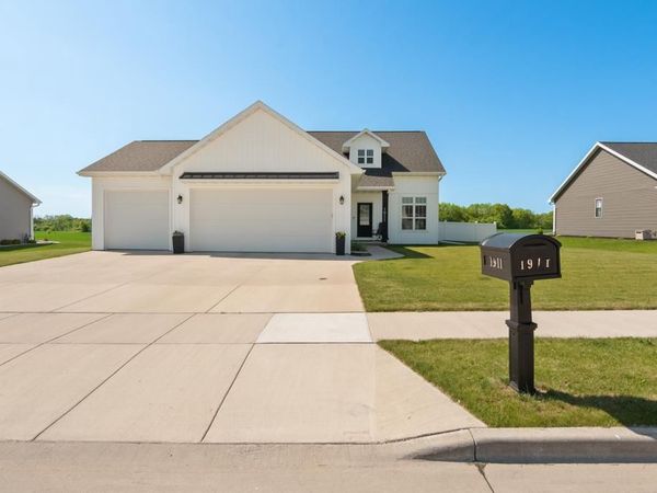 1911 WHITE DOVE LANE, Kaukauna, WI 54130
